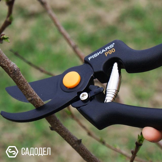 Секатор садовый какой. Секатор fiskars p90. Фискарс секатор 90. Секатор садовый Фискарс. Секатор садовый профессиональный fiskars p90, 230 мм.