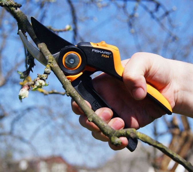 Секатор fiskars powergear l px94